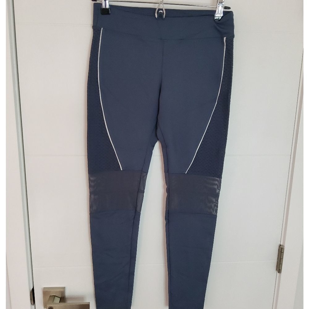 Koral by Ilana Kugel Women's Active Wear Cropped Leggings Size L( fit M)